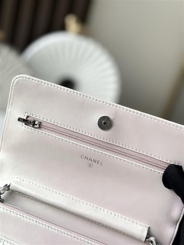 2026127215433140 570